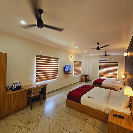Esaa Airport Hotel Kochi Exterior photo