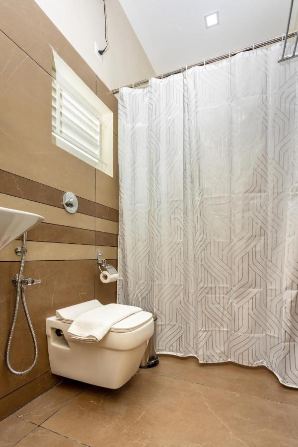 Esaa Airport Hotel Kochi Exterior photo