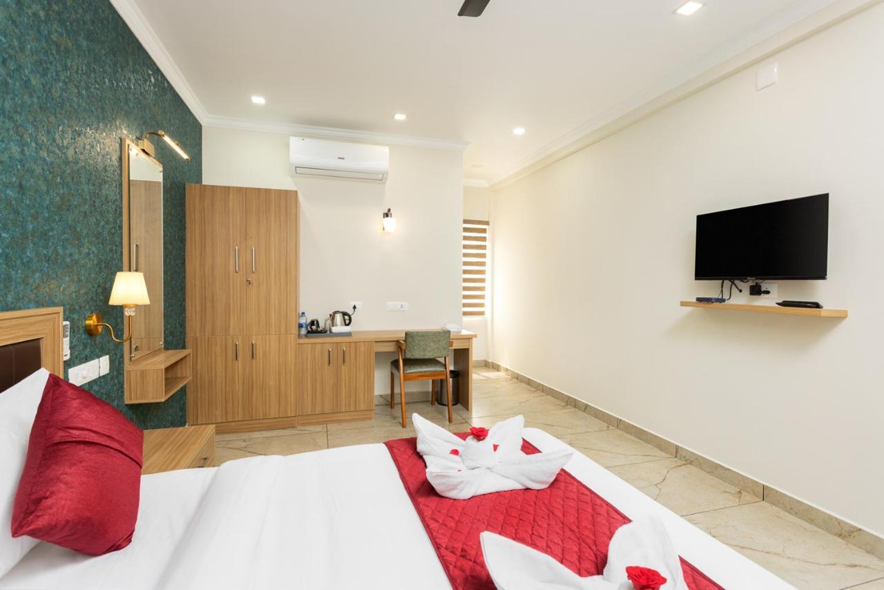 Esaa Airport Hotel Kochi Exterior photo