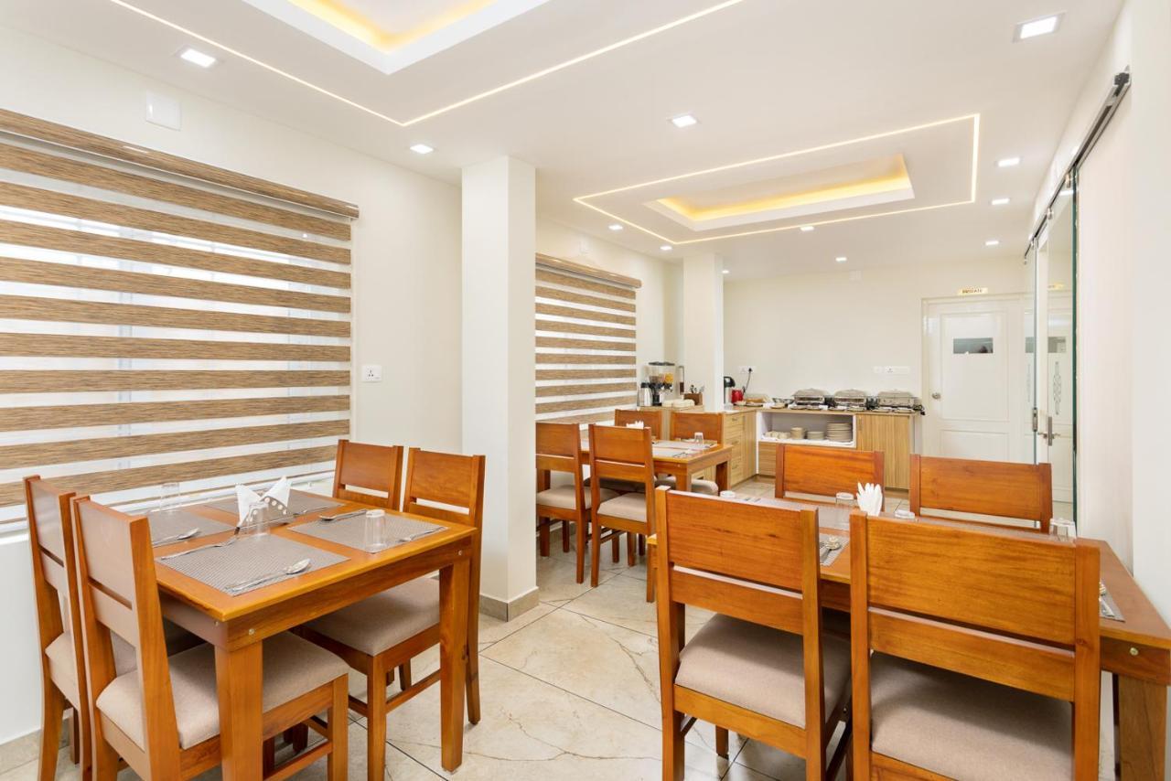 Esaa Airport Hotel Kochi Exterior photo