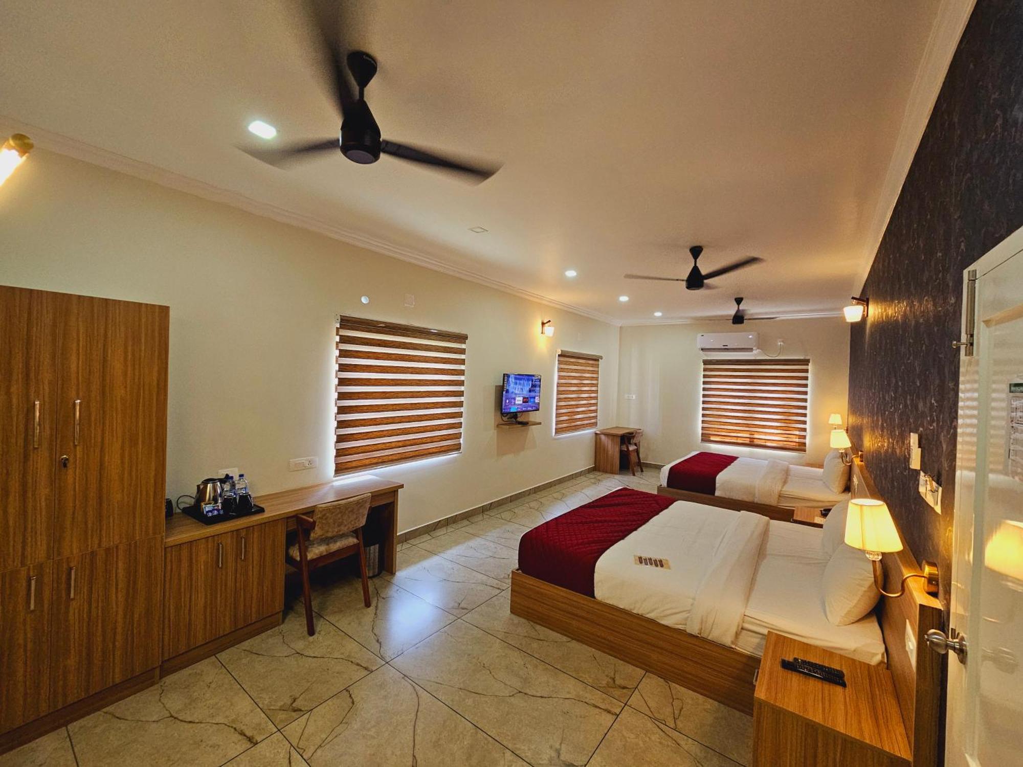 Esaa Airport Hotel Kochi Exterior photo