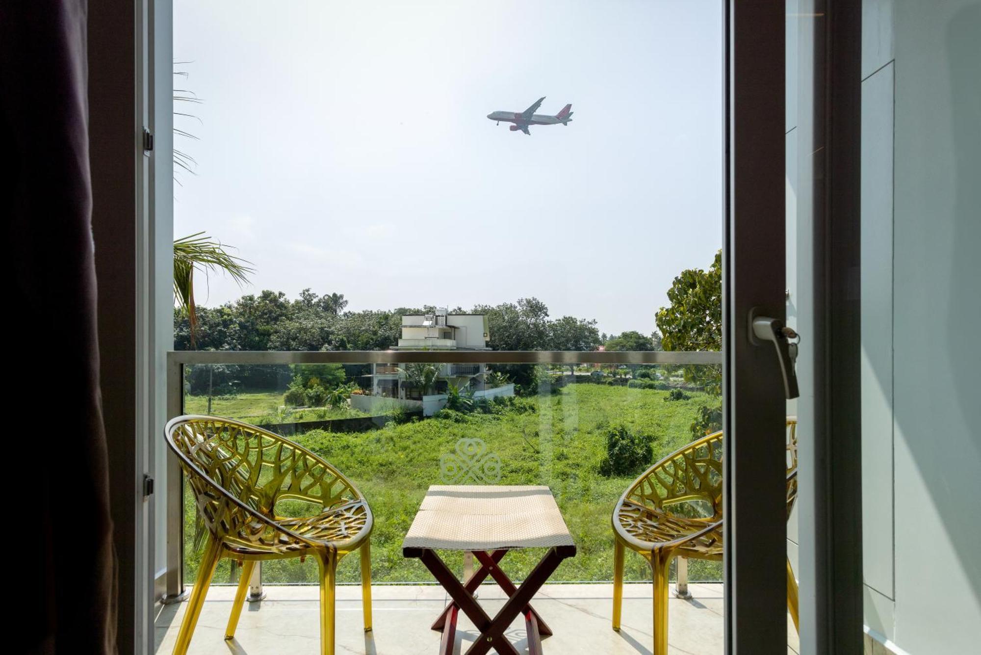 Esaa Airport Hotel Kochi Exterior photo
