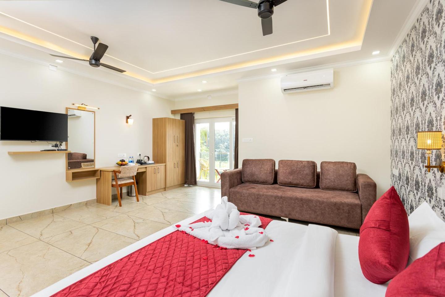 Esaa Airport Hotel Kochi Exterior photo