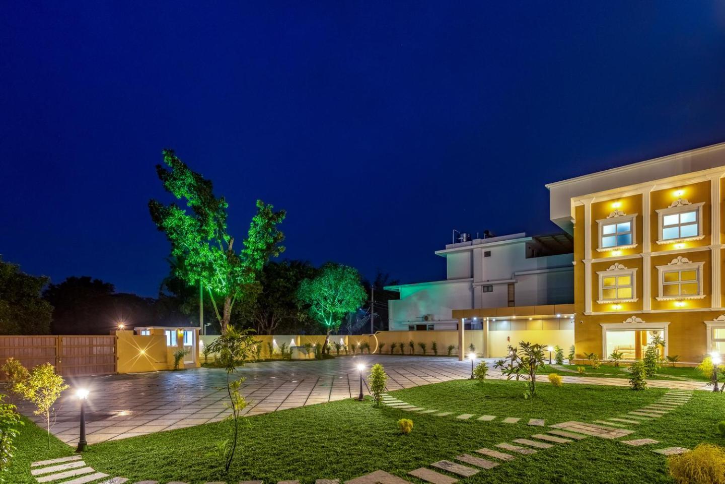 Esaa Airport Hotel Kochi Exterior photo