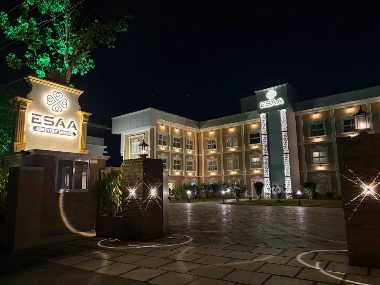 Esaa Airport Hotel Kochi Exterior photo